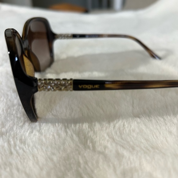 Vintage Authentic Vogue Brown Glasses
No scratches, good condition. - Picture 8 of 10